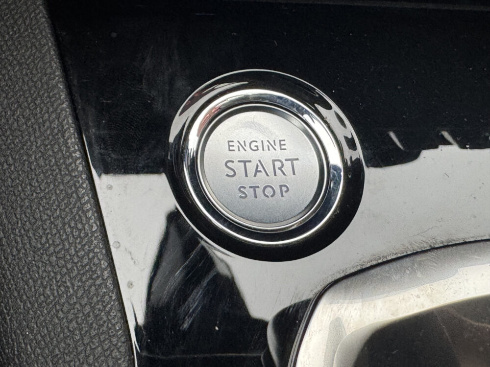 Peugeot 3008 1.6 HYbrid 225 Allure // ADAPTIVE CRUISE // CAMERA // NAVI // STOELVERWARMING // CLIMA // 25