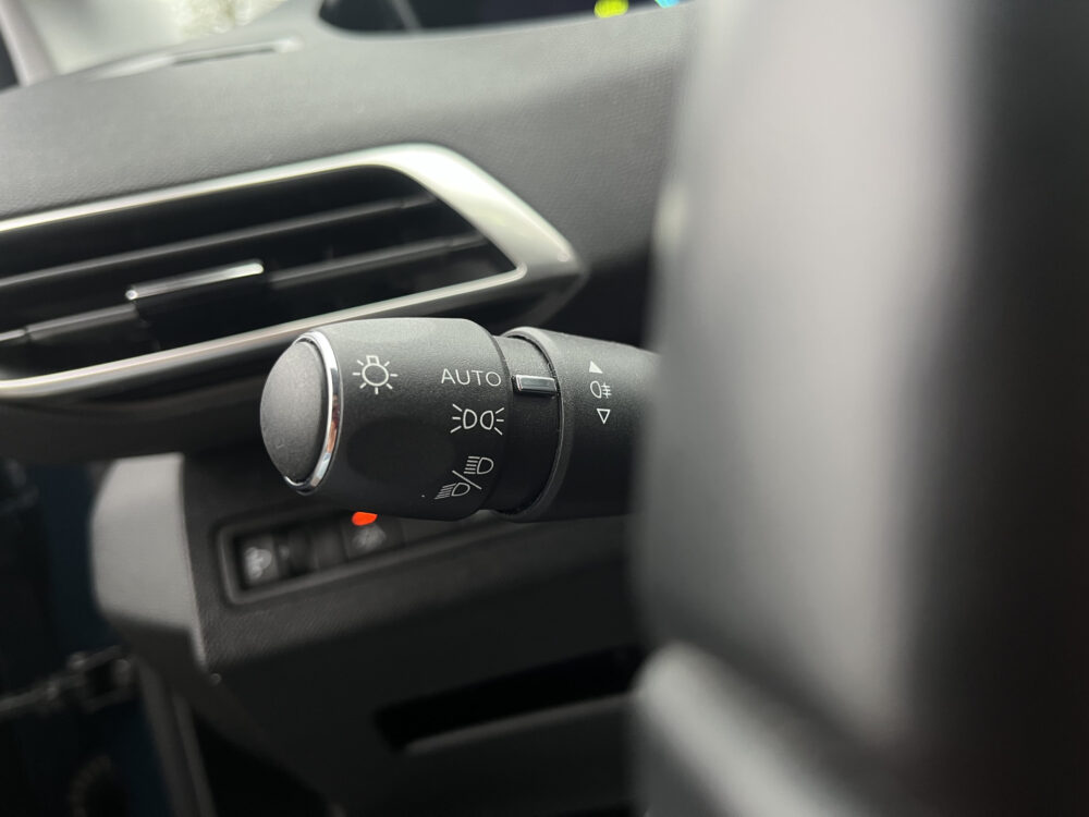 Peugeot 3008 1.6 HYbrid 225 Allure UNIEK 7500KM!!!! // DODEHOEK // HALF LEDER // CAMERA+SENSOREN // NAVI+CARPLAY // CRUISE // CLIMA // 18