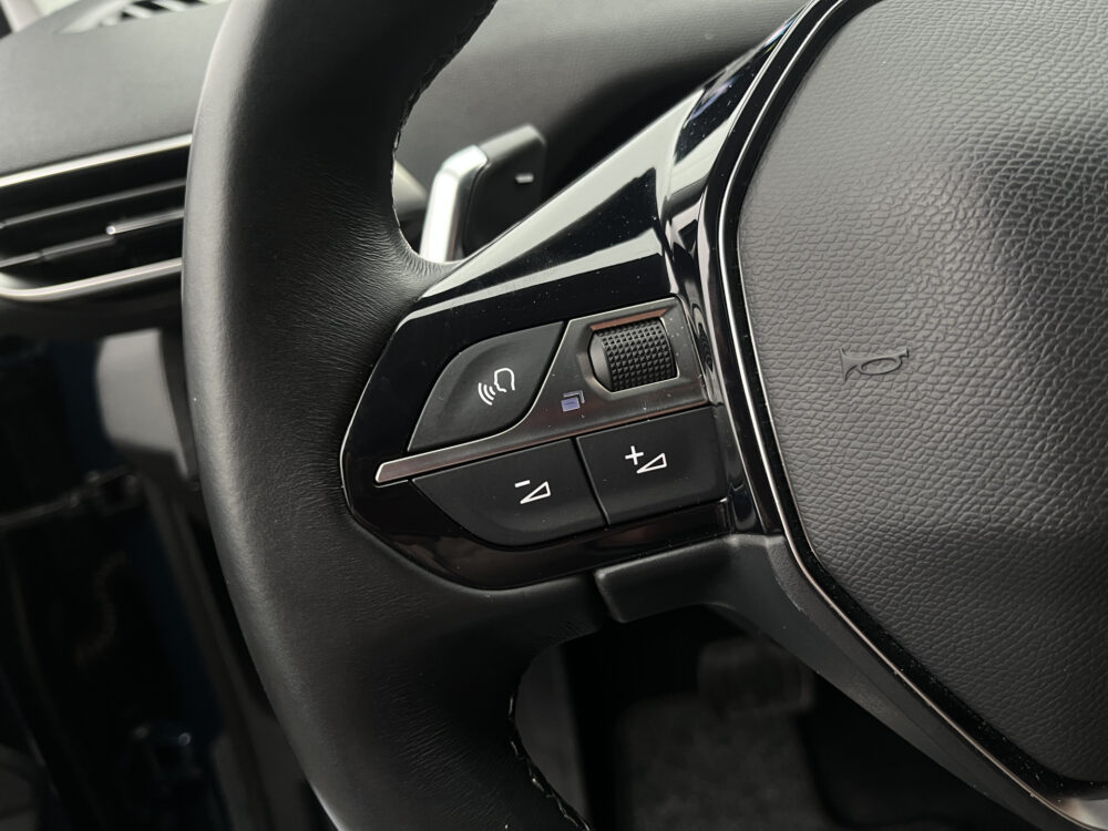 Peugeot 3008 1.6 HYbrid 225 Allure UNIEK 7500KM!!!! // DODEHOEK // HALF LEDER // CAMERA+SENSOREN // NAVI+CARPLAY // CRUISE // CLIMA // 19