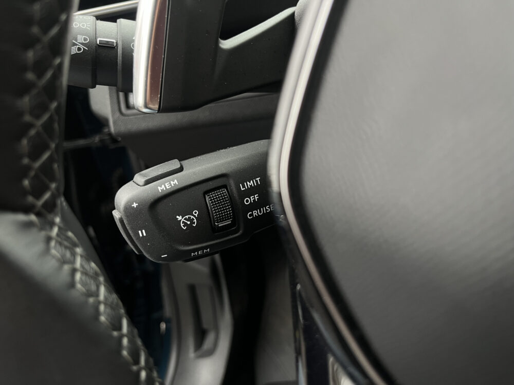 Peugeot 3008 1.6 HYbrid 225 Allure UNIEK 7500KM!!!! // DODEHOEK // HALF LEDER // CAMERA+SENSOREN // NAVI+CARPLAY // CRUISE // CLIMA // 20