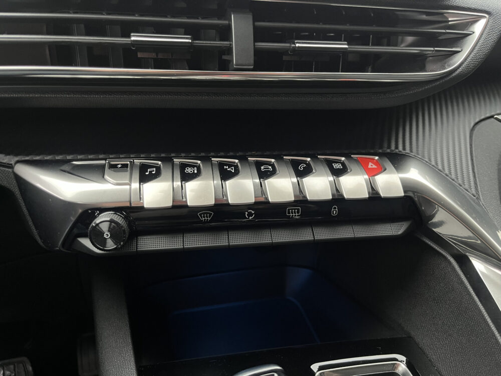 Peugeot 3008 1.6 HYbrid 225 Allure UNIEK 7500KM!!!! // DODEHOEK // HALF LEDER // CAMERA+SENSOREN // NAVI+CARPLAY // CRUISE // CLIMA // 24