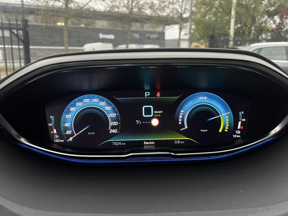 Peugeot 3008 1.6 HYbrid 225 Allure UNIEK 7500KM!!!! // DODEHOEK // HALF LEDER // CAMERA+SENSOREN // NAVI+CARPLAY // CRUISE // CLIMA // 30