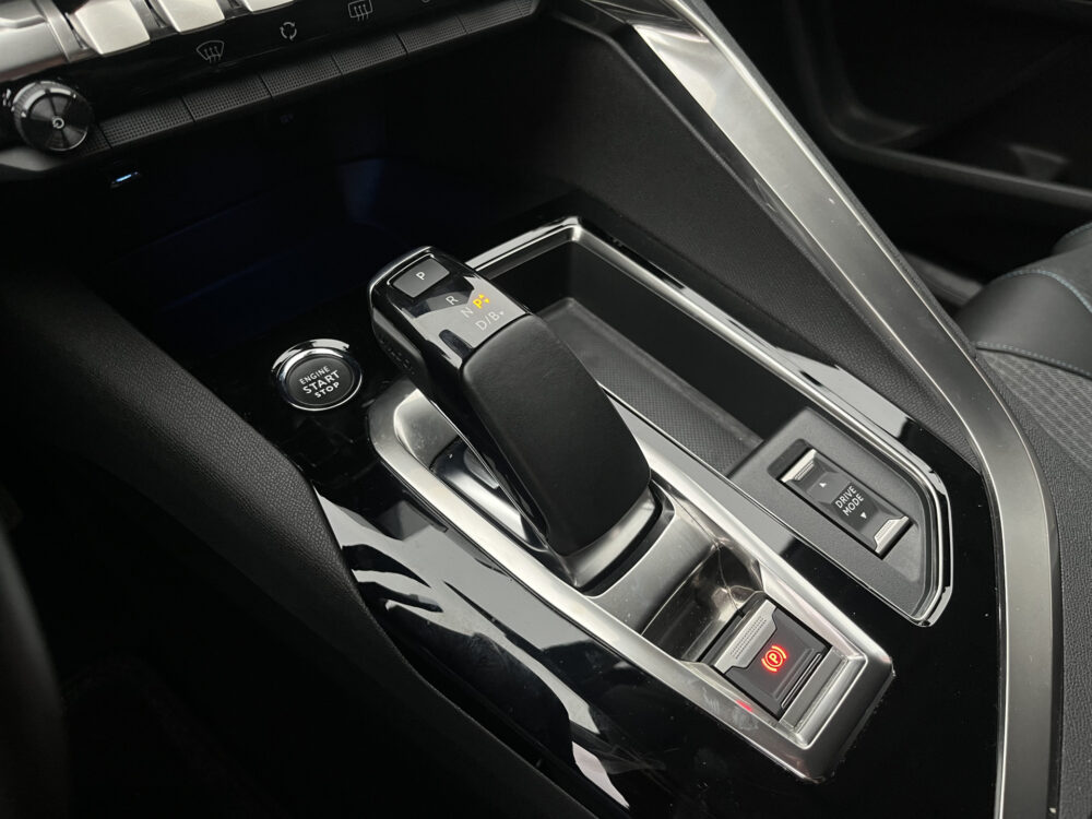 Peugeot 3008 1.6 HYbrid 225 Allure 1e EIGENAAR // DODEHOEK // HALF LEDER // CAMERA+SENSOREN // NAVI+CARPLAY // STOELVERWARMING // CLIMA // 22