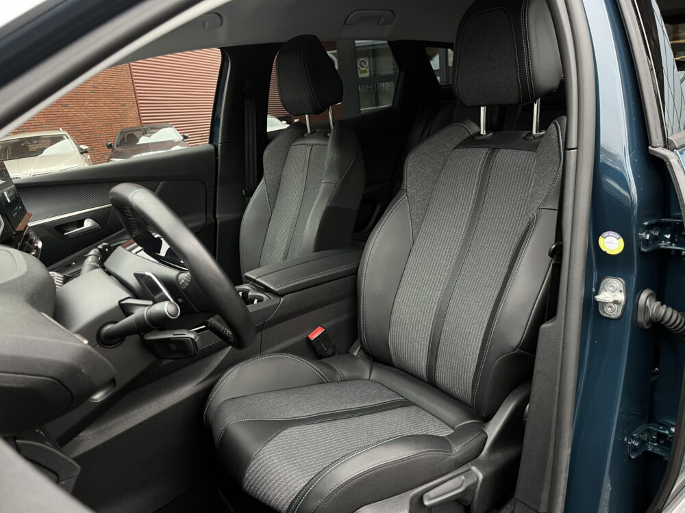 Peugeot 3008 1.6 HYbrid 225 Allure 1e EIGENAAR // ADAPT. CRUISE // KEYLESS // DODEHOEK // CAMERA+SENSOREN // NAVI+CARPLAY // HALF LEDER // 12
