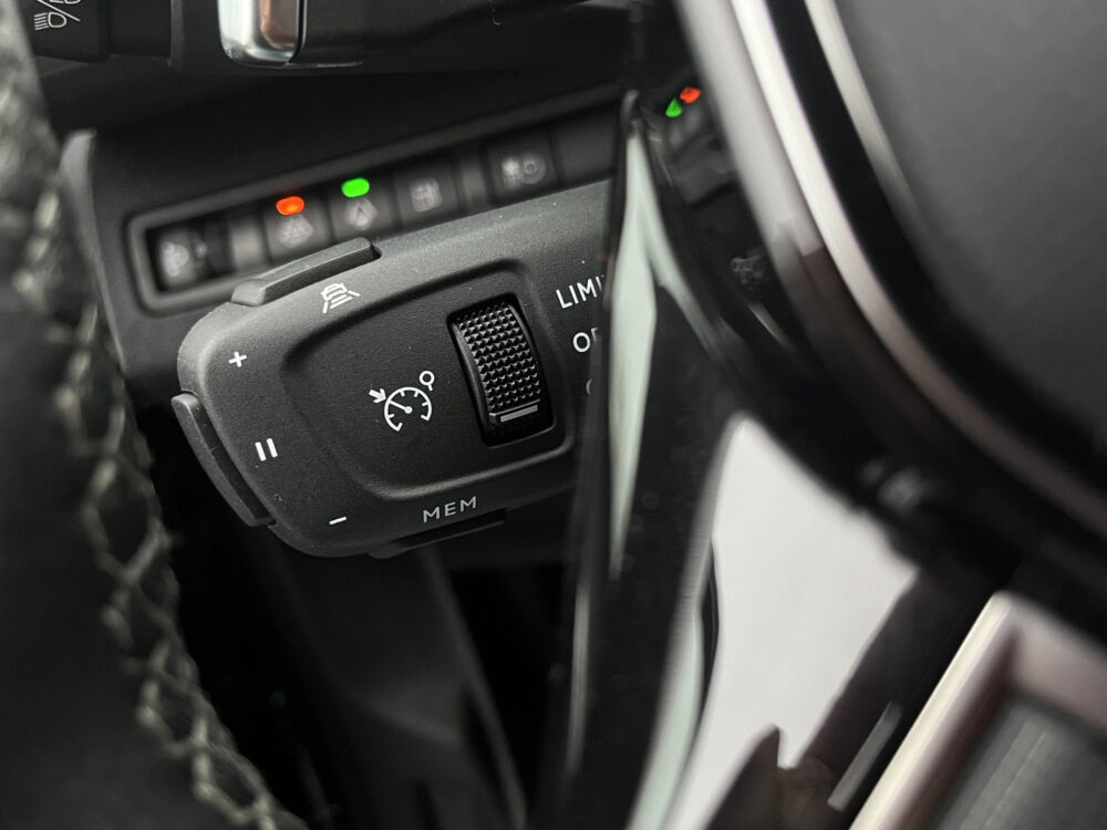 Peugeot 3008 1.6 HYbrid 225 Allure 1e EIGENAAR // ADAPT. CRUISE // KEYLESS // DODEHOEK // CAMERA+SENSOREN // NAVI+CARPLAY // HALF LEDER // 18