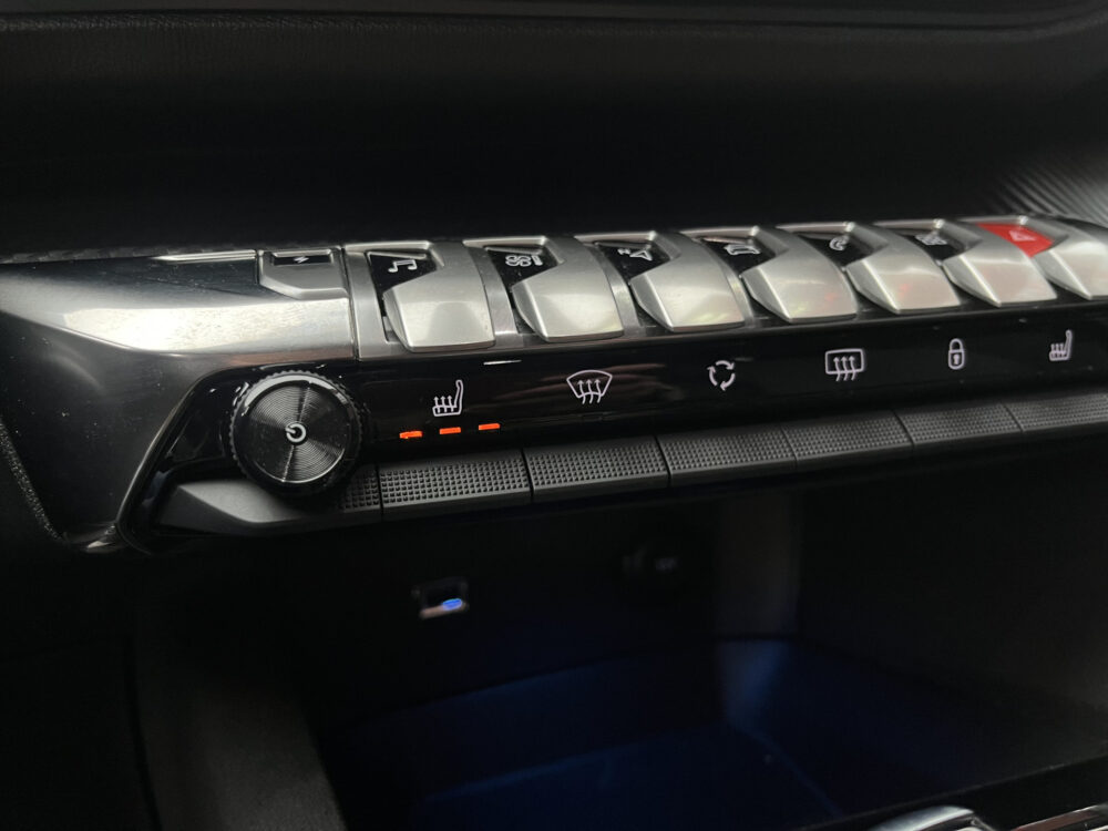 Peugeot 3008 1.6 HYbrid 225 Allure 1e EIGENAAR // ADAPT. CRUISE // KEYLESS // DODEHOEK // CAMERA+SENSOREN // NAVI+CARPLAY // HALF LEDER // 23