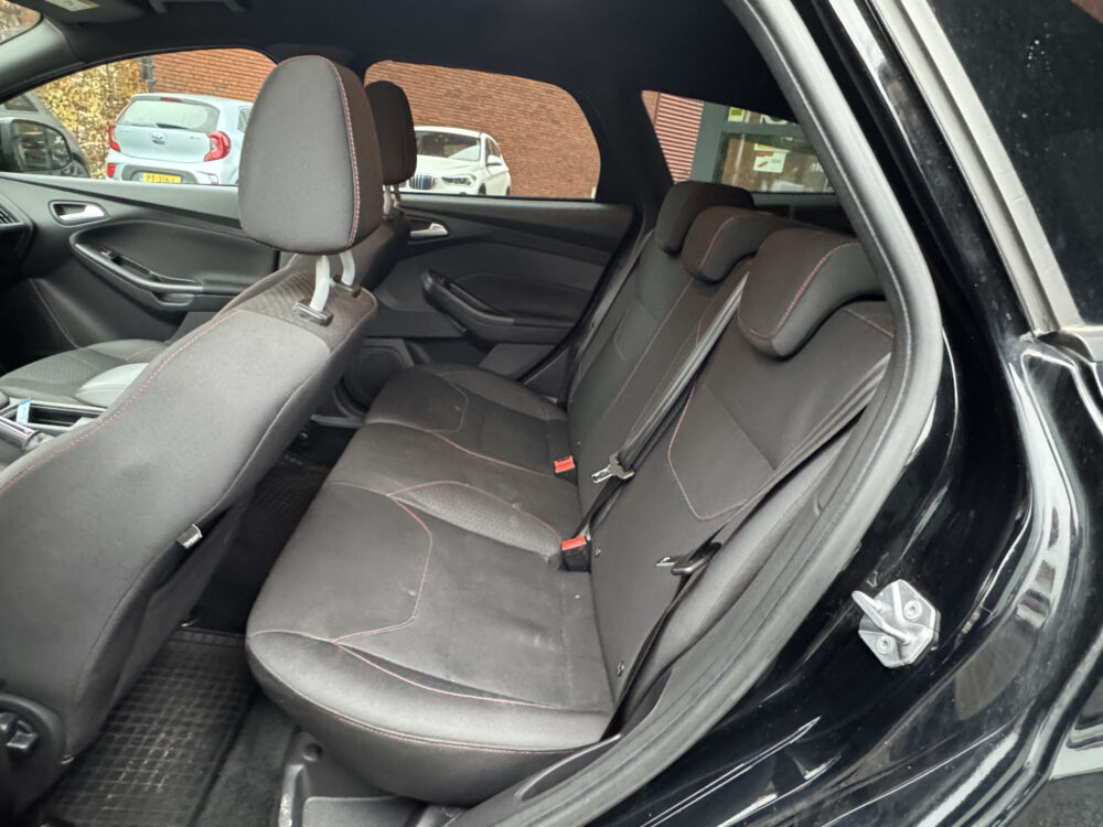 Ford FOCUS Wagon 1.5 ST-Line 183 PK!!! // NAVI // PDC // CRUISE // CLIMA // TREKHAAK // BLUETOOTH // STOELVERWARMING 10