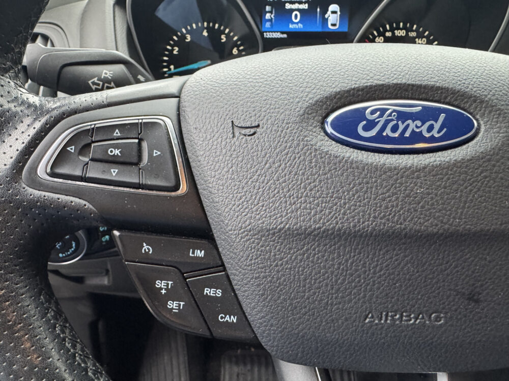 Ford FOCUS Wagon 1.5 ST-Line 183 PK!!! // NAVI // PDC // CRUISE // CLIMA // TREKHAAK // BLUETOOTH // STOELVERWARMING 12