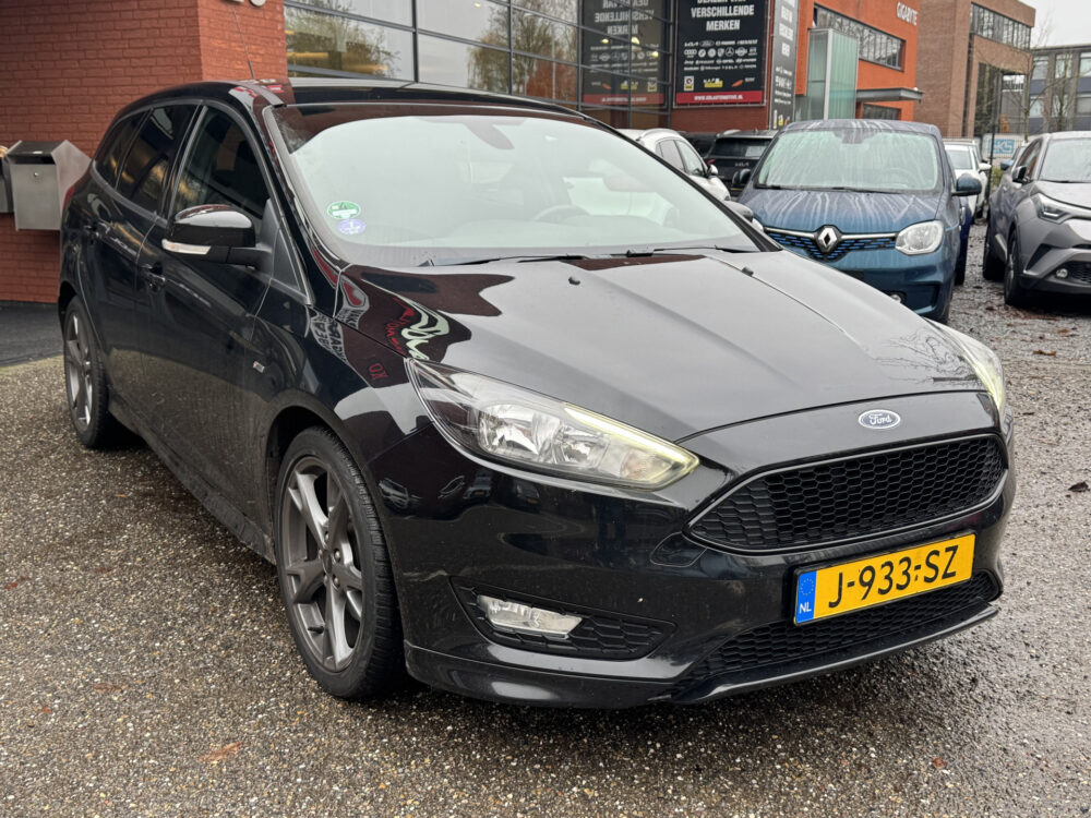 Ford FOCUS Wagon 1.5 ST-Line 183 PK!!! // NAVI // PDC // CRUISE // CLIMA // TREKHAAK // BLUETOOTH // STOELVERWARMING 2