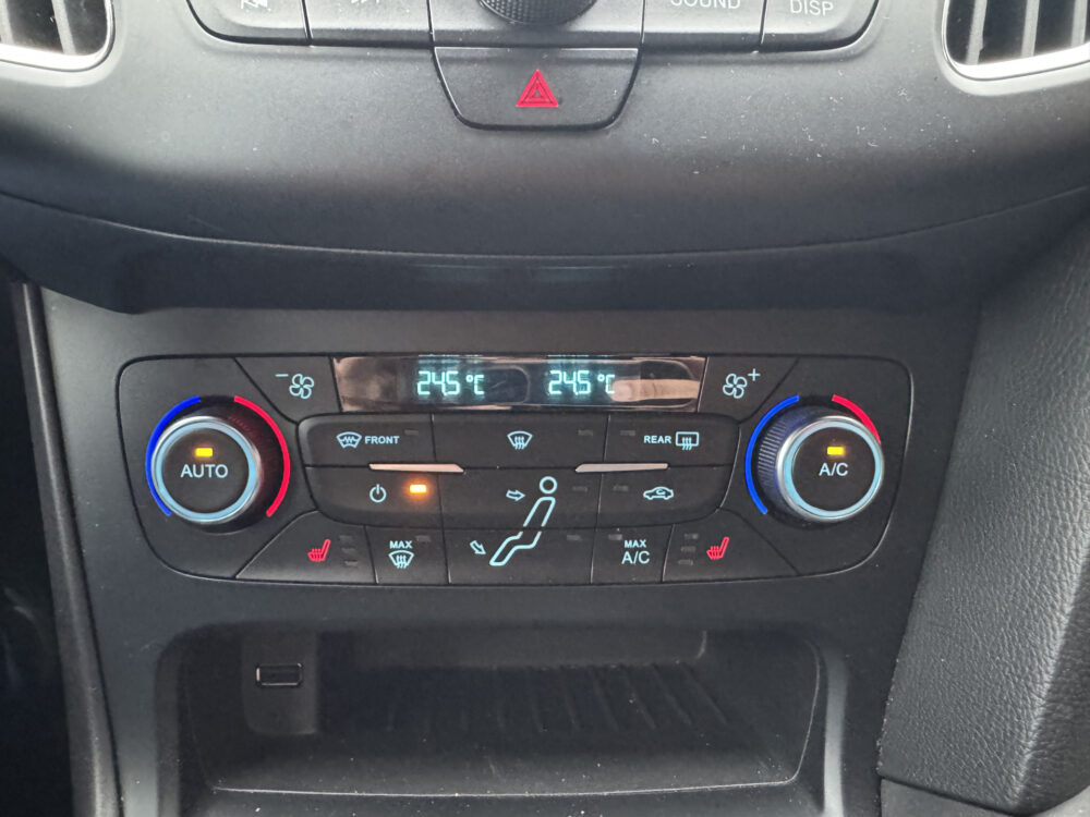 Ford FOCUS Wagon 1.5 ST-Line 183 PK!!! // NAVI // PDC // CRUISE // CLIMA // TREKHAAK // BLUETOOTH // STOELVERWARMING 20