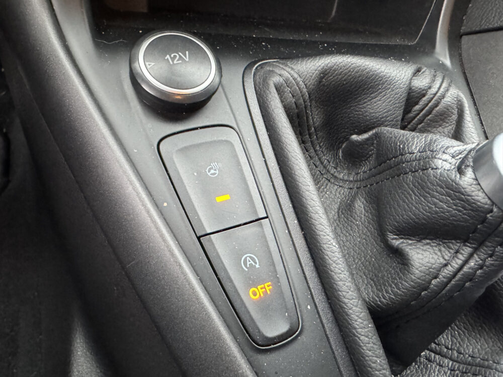 Ford FOCUS Wagon 1.5 ST-Line 183 PK!!! // NAVI // PDC // CRUISE // CLIMA // TREKHAAK // BLUETOOTH // STOELVERWARMING 22