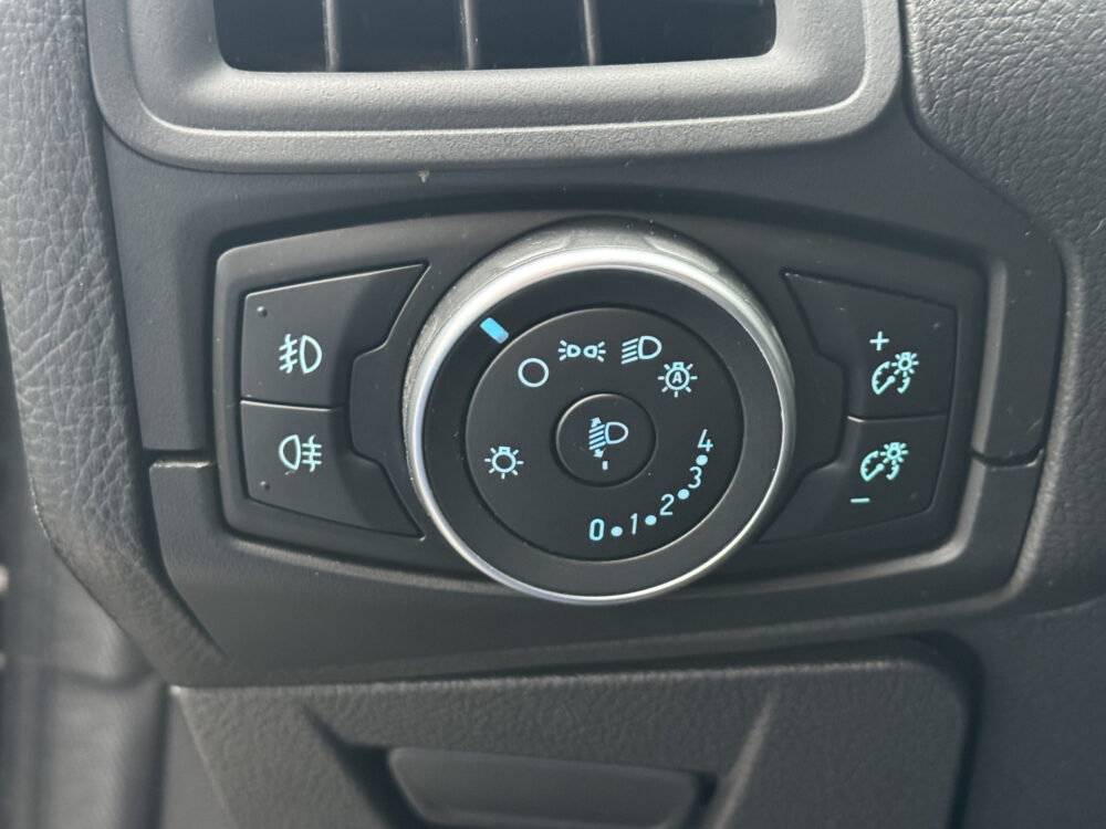 Ford FOCUS Wagon 1.5 ST-Line 183 PK!!! // NAVI // PDC // CRUISE // CLIMA // TREKHAAK // BLUETOOTH // STOELVERWARMING 25