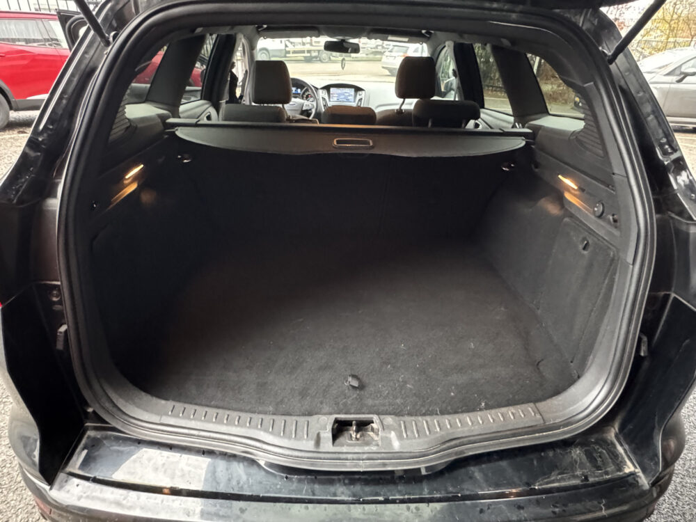 Ford FOCUS Wagon 1.5 ST-Line 183 PK!!! // NAVI // PDC // CRUISE // CLIMA // TREKHAAK // BLUETOOTH // STOELVERWARMING 29