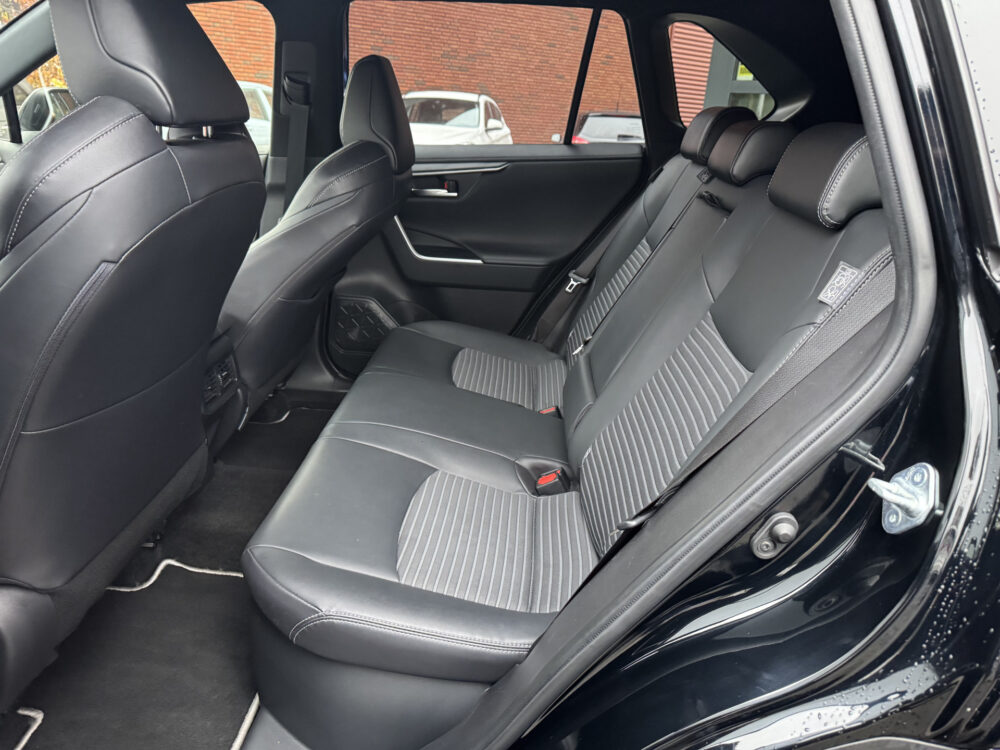 Toyota RAV4 2.5 Hybrid Black Edition // JBL AUDIO // NAVI // ADAPTIVE CRUISE // CAMERA // STOELVERWARMING // ELK. BESTUURDERSSTOEL // 10