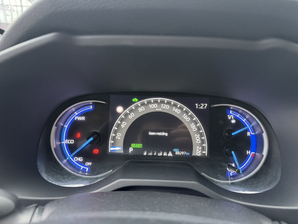 Toyota RAV4 2.5 Hybrid Black Edition // JBL AUDIO // NAVI // ADAPTIVE CRUISE // CAMERA // STOELVERWARMING // ELK. BESTUURDERSSTOEL // 19