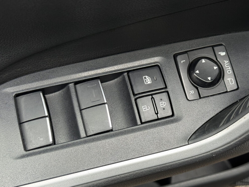 Toyota RAV4 2.5 Hybrid Black Edition // JBL AUDIO // NAVI // ADAPTIVE CRUISE // CAMERA // STOELVERWARMING // ELK. BESTUURDERSSTOEL // 21