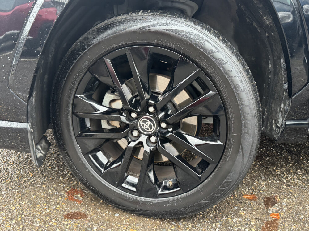 Toyota RAV4 2.5 Hybrid Black Edition // JBL AUDIO // NAVI // ADAPTIVE CRUISE // CAMERA // STOELVERWARMING // ELK. BESTUURDERSSTOEL // 7