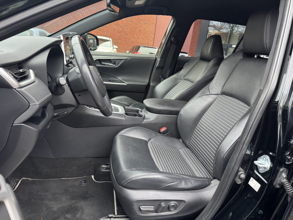 Toyota RAV4 2.5 Hybrid Black Edition // JBL AUDIO // NAVI // ADAPTIVE CRUISE // CAMERA // STOELVERWARMING // ELK. BESTUURDERSSTOEL // 8