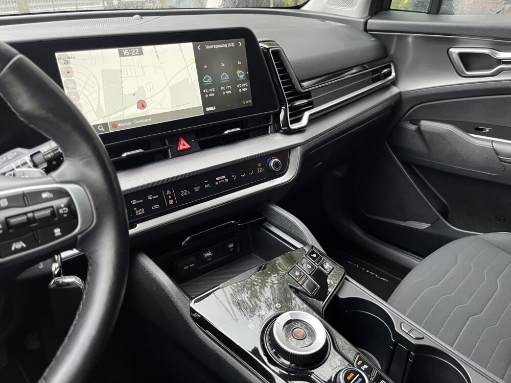 Kia Sportage 1.6 T-GDi Plug-in Hybrid AWD DynamicPlusLine // ADAPT. CRUISE // CAMERA+SENSOREN // NAVI+CARPLAY // STUUR+STOELVERWARMING // 24