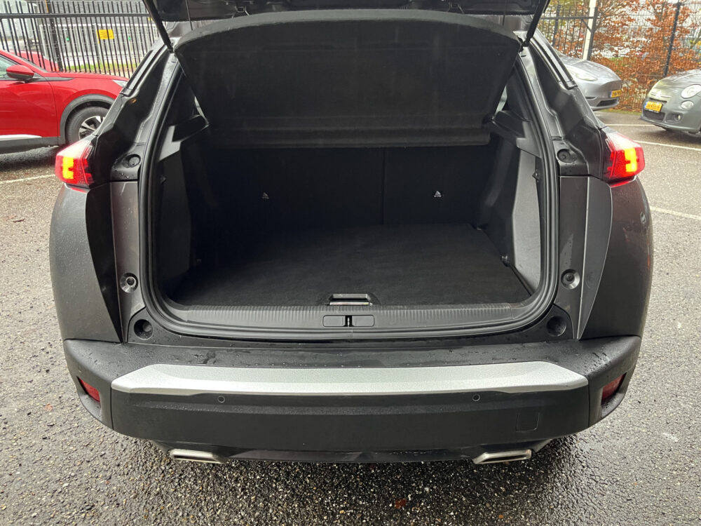 Peugeot 2008 1.2 PureTech Allure // LED // HALF LEDER // KEYLESS // CAMERA+SENSOREN // APPLE-ANDROID AUTO // 12