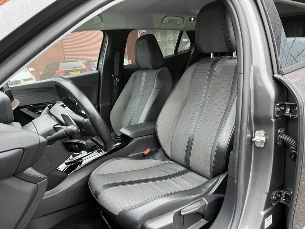 Peugeot 2008 1.2 PureTech Allure // LED // HALF LEDER // KEYLESS // CAMERA+SENSOREN // APPLE-ANDROID AUTO // 13