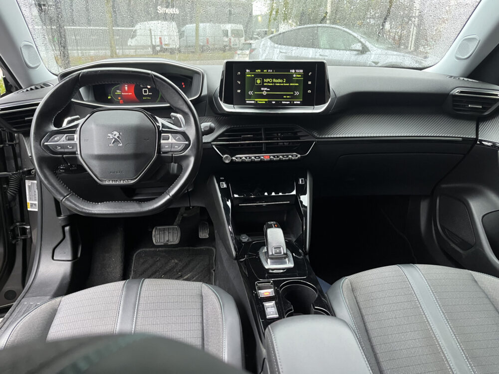 Peugeot 2008 1.2 PureTech Allure // LED // HALF LEDER // KEYLESS // CAMERA+SENSOREN // APPLE-ANDROID AUTO // 15