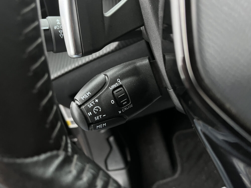 Peugeot 2008 1.2 PureTech Allure // LED // HALF LEDER // KEYLESS // CAMERA+SENSOREN // APPLE-ANDROID AUTO // 20