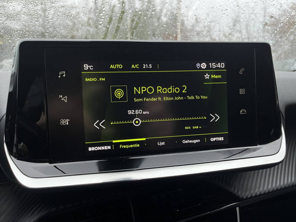 Peugeot 2008 1.2 PureTech Allure // LED // HALF LEDER // KEYLESS // CAMERA+SENSOREN // APPLE-ANDROID AUTO // 26