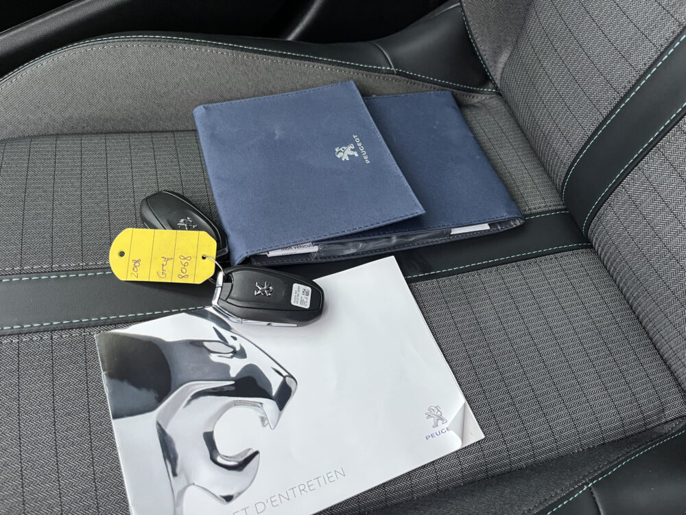 Peugeot 2008 1.2 PureTech Allure // LED // HALF LEDER // KEYLESS // CAMERA+SENSOREN // APPLE-ANDROID AUTO // 29