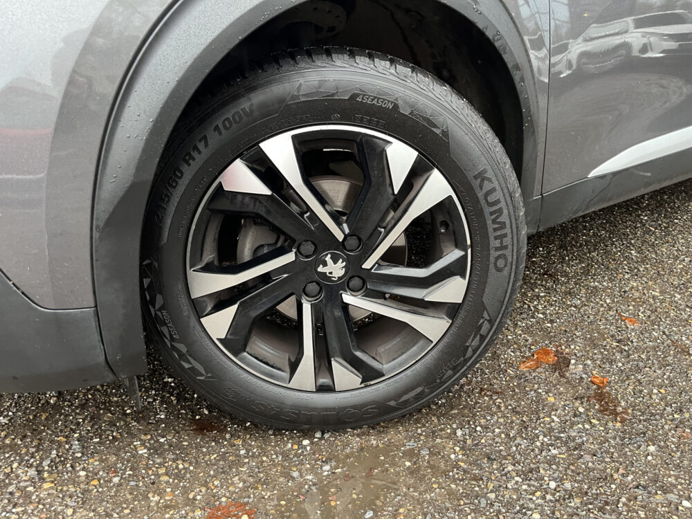 Peugeot 2008 1.2 PureTech Allure // LED // HALF LEDER // KEYLESS // CAMERA+SENSOREN // APPLE-ANDROID AUTO // 9