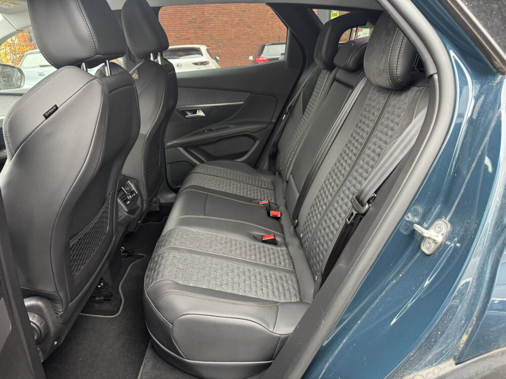 Peugeot 3008 1.6 HYbrid 225 Road Trip 1STE EIGENAAR!! UNIEK 28000KM!!! // CAMERA // NAVI // CRUISE // CLIMA // APPLE CARPLAY - ANDROID AUTO / 10