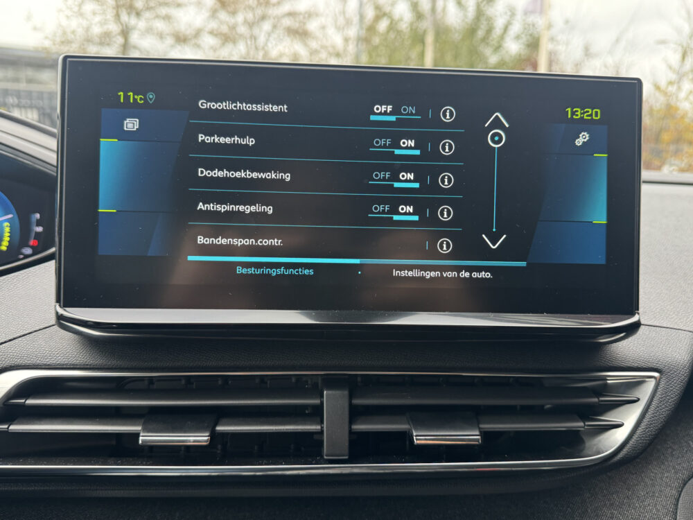 Peugeot 3008 1.6 HYbrid 225 Road Trip 1STE EIGENAAR!! UNIEK 28000KM!!! // CAMERA // NAVI // CRUISE // CLIMA // APPLE CARPLAY - ANDROID AUTO / 18