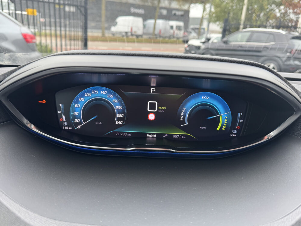 Peugeot 3008 1.6 HYbrid 225 Road Trip 1STE EIGENAAR!! UNIEK 28000KM!!! // CAMERA // NAVI // CRUISE // CLIMA // APPLE CARPLAY - ANDROID AUTO / 21