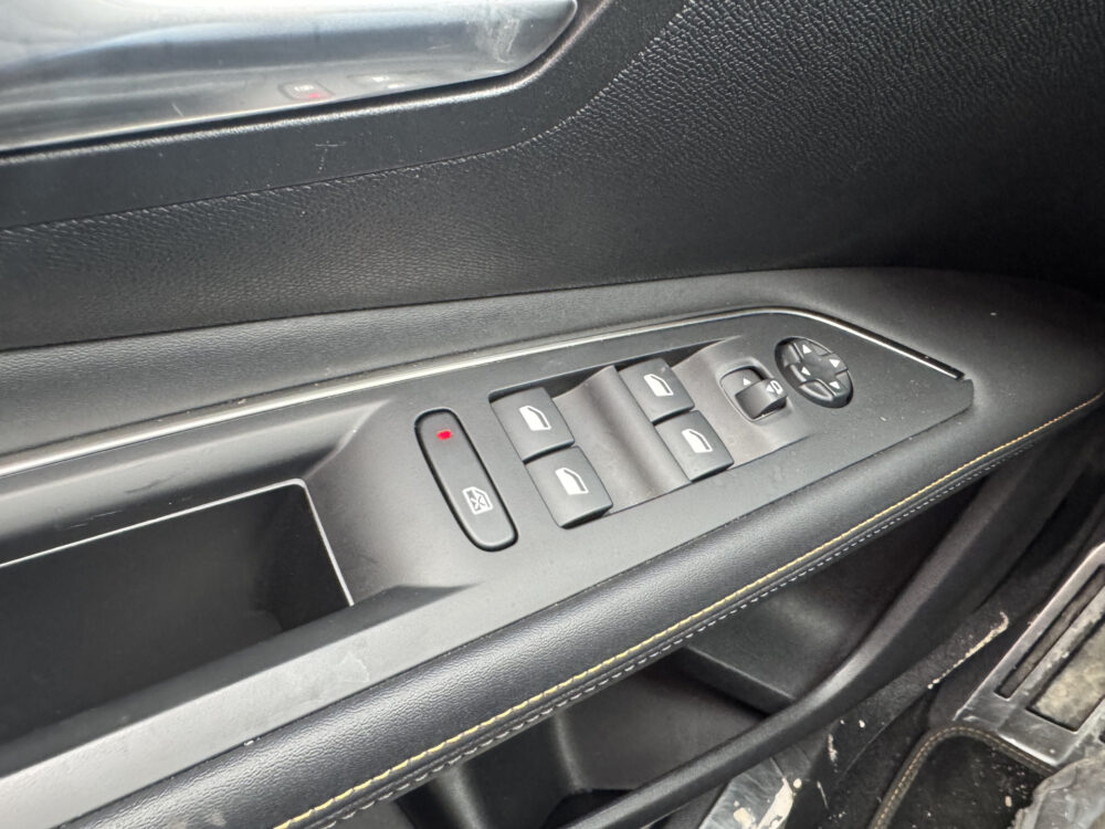 Peugeot 3008 1.6 HYbrid 225 Road Trip 1STE EIGENAAR!! UNIEK 28000KM!!! // CAMERA // NAVI // CRUISE // CLIMA // APPLE CARPLAY - ANDROID AUTO / 28