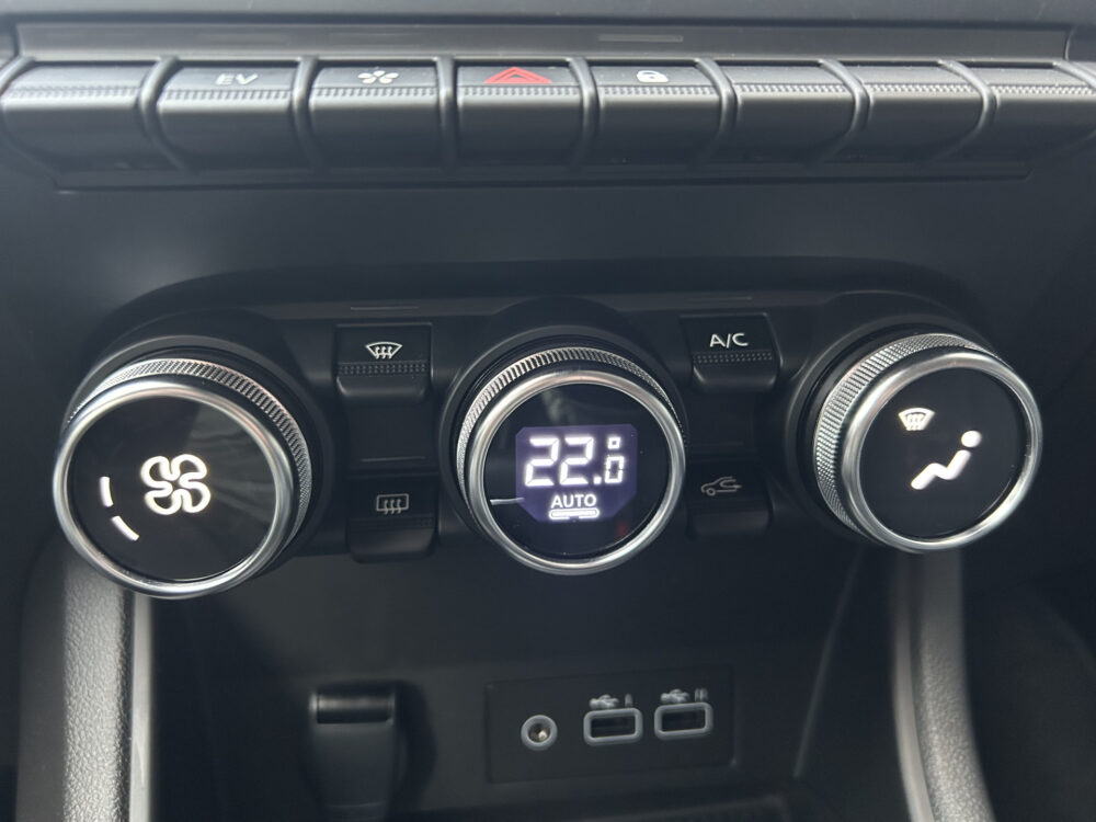 Renault Captur 1.6 E-Tech full hybrid 145 Techno // FULL LED // NAVI + CARPLAY // CAMERA // HALF-LEDER // PDC V+A 19