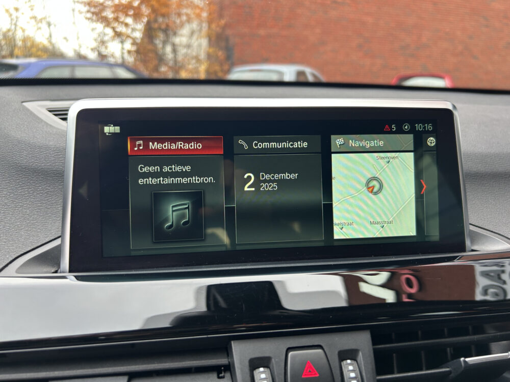 BMW X1 sDrive20i Executive X-Line // LED // LEDER // HEAD-UP DISPLAY // ELEK. ACHTERKLEP // NAVI // PDC V+A // 15