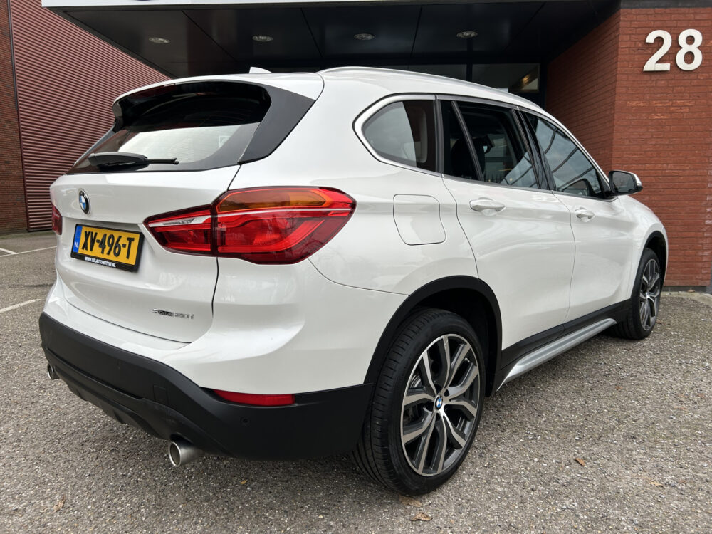 BMW X1 sDrive20i Executive X-Line // LED // LEDER // HEAD-UP DISPLAY // ELEK. ACHTERKLEP // NAVI // PDC V+A // 2