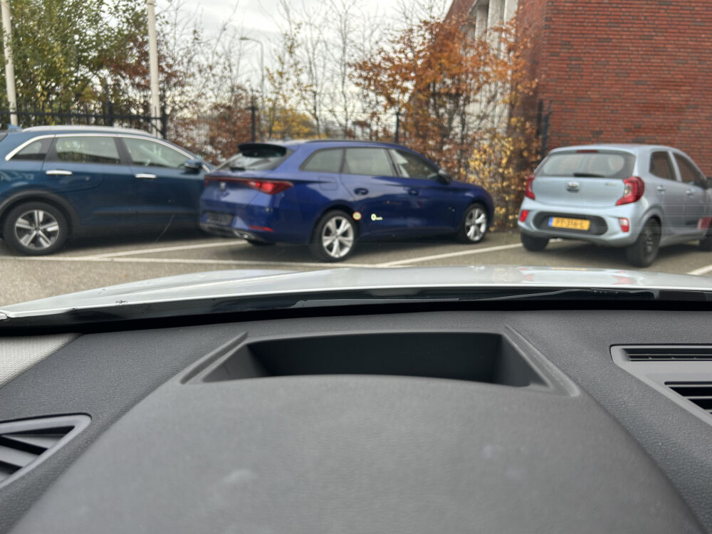 BMW X1 sDrive20i Executive X-Line // LED // LEDER // HEAD-UP DISPLAY // ELEK. ACHTERKLEP // NAVI // PDC V+A // 25