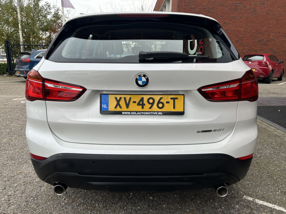 BMW X1 sDrive20i Executive X-Line // LED // LEDER // HEAD-UP DISPLAY // ELEK. ACHTERKLEP // NAVI // PDC V+A // 5