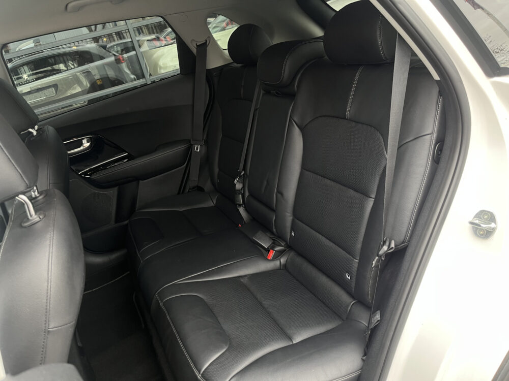 Kia Niro 1.6 GDi Hybrid ExecutiveLine // LED // LEDER // ELEK. STOEL+GEHEUGEN // JBL AUDIO // DODEHOEK // CAMERA+SENSOREN // 16