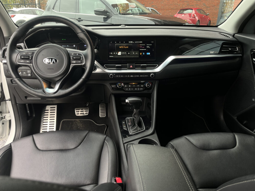 Kia Niro 1.6 GDi Hybrid ExecutiveLine // LED // LEDER // ELEK. STOEL+GEHEUGEN // JBL AUDIO // DODEHOEK // CAMERA+SENSOREN // 18