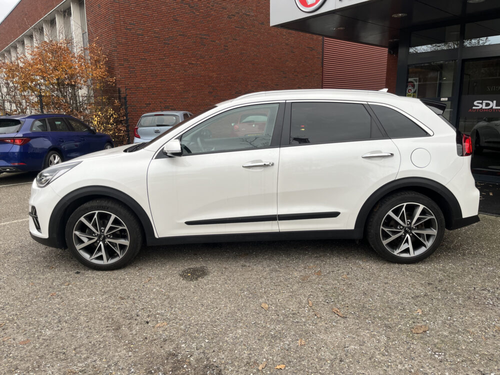 Kia Niro 1.6 GDi Hybrid ExecutiveLine // LED // LEDER // ELEK. STOEL+GEHEUGEN // JBL AUDIO // DODEHOEK // CAMERA+SENSOREN // 2