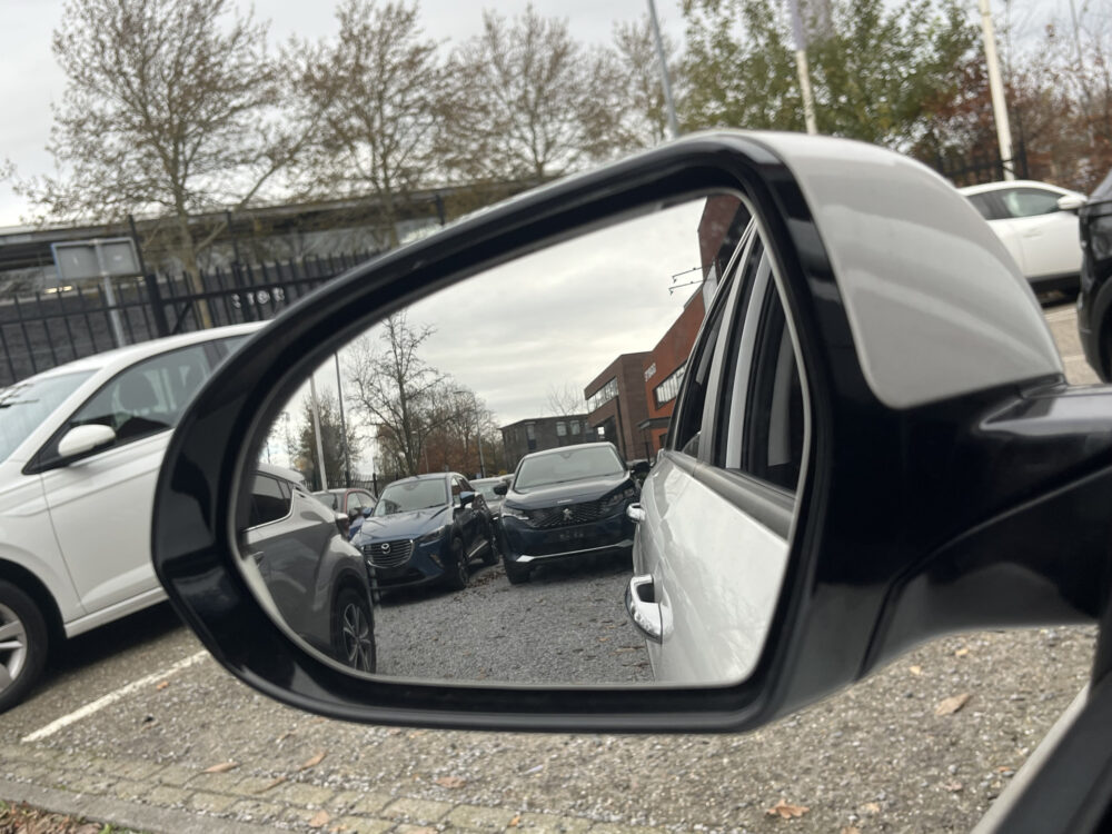 Kia Niro 1.6 GDi Hybrid ExecutiveLine // LED // LEDER // ELEK. STOEL+GEHEUGEN // JBL AUDIO // DODEHOEK // CAMERA+SENSOREN // 20