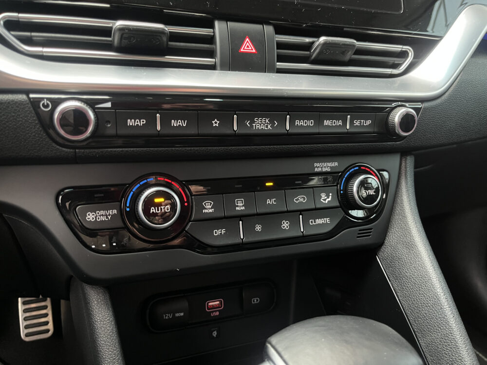 Kia Niro 1.6 GDi Hybrid ExecutiveLine // LED // LEDER // ELEK. STOEL+GEHEUGEN // JBL AUDIO // DODEHOEK // CAMERA+SENSOREN // 28