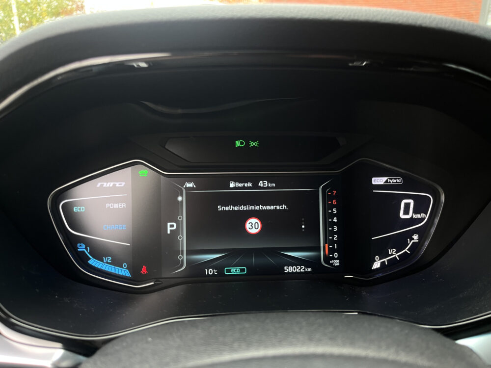 Kia Niro 1.6 GDi Hybrid ExecutiveLine // LED // LEDER // ELEK. STOEL+GEHEUGEN // JBL AUDIO // DODEHOEK // CAMERA+SENSOREN // 33