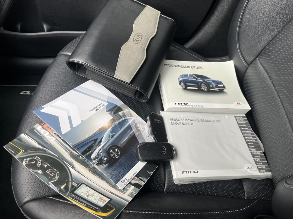 Kia Niro 1.6 GDi Hybrid ExecutiveLine // LED // LEDER // ELEK. STOEL+GEHEUGEN // JBL AUDIO // DODEHOEK // CAMERA+SENSOREN // 34