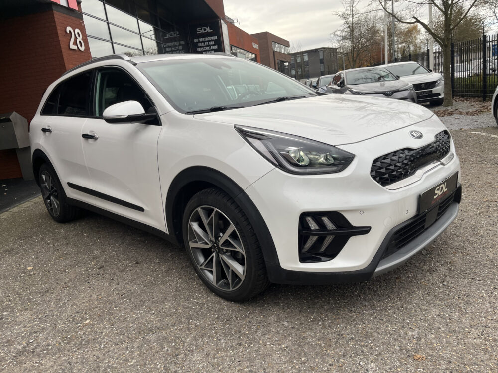 Kia Niro 1.6 GDi Hybrid ExecutiveLine // LED // LEDER // ELEK. STOEL+GEHEUGEN // JBL AUDIO // DODEHOEK // CAMERA+SENSOREN // 8