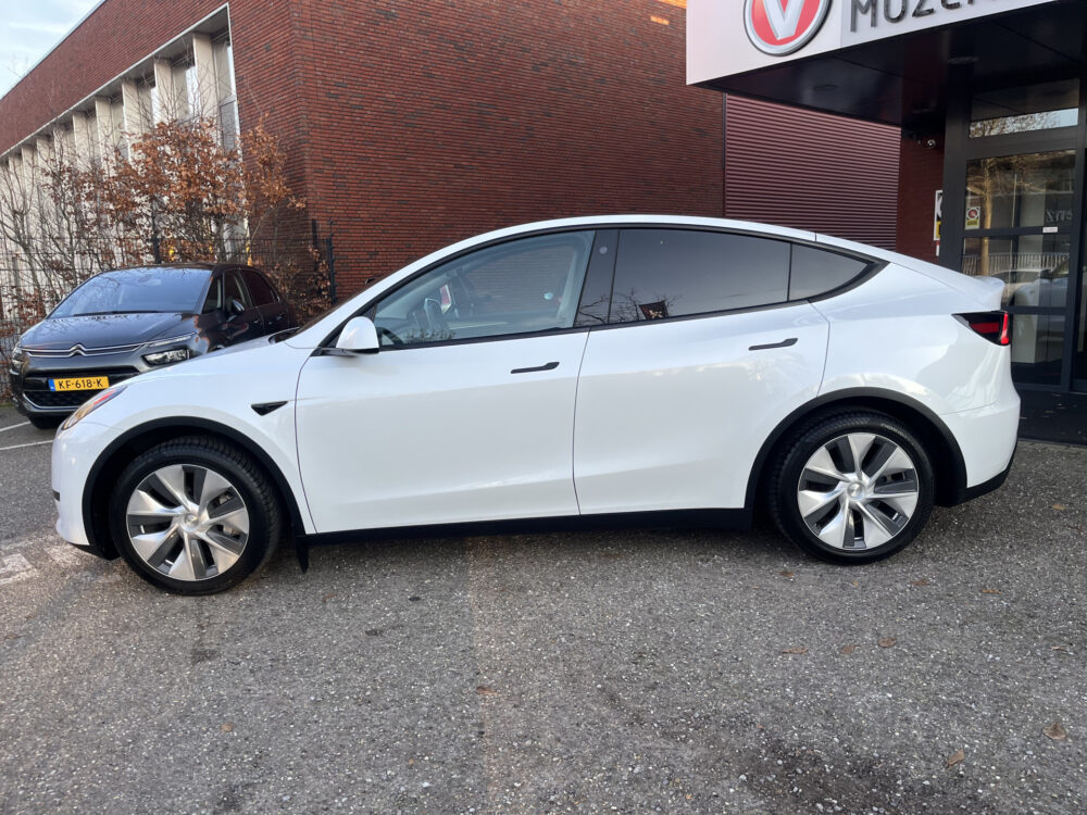 Tesla Model Y RWD 58 kWh 1STE EIGENAAR!! // PANODAK // NAVI // ADAPTIVE CRUISE // CLIMA // AUTOPILOT // 360 CAMERA // LEDEREN BEKLEDING // 2