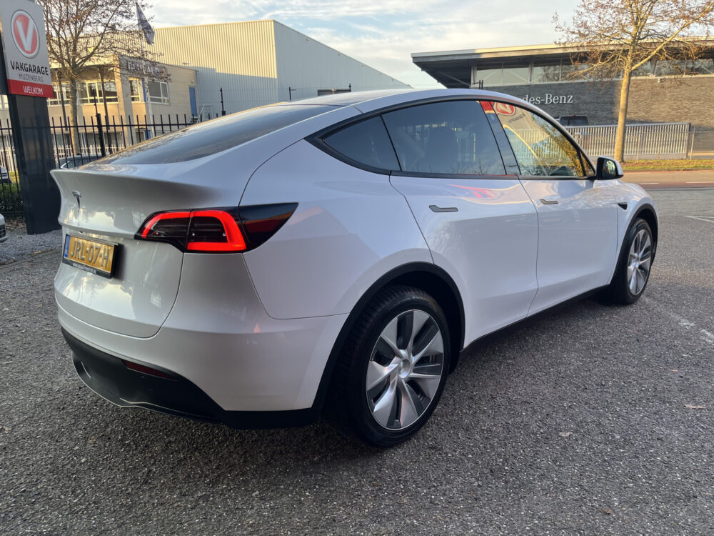Tesla Model Y RWD 58 kWh 1STE EIGENAAR!! // PANODAK // NAVI // ADAPTIVE CRUISE // CLIMA // AUTOPILOT // 360 CAMERA // LEDEREN BEKLEDING // 5