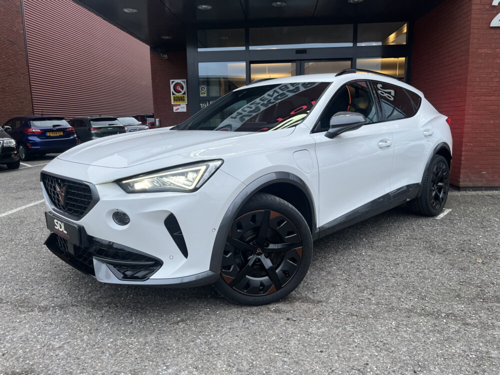 CUPRA Formentor 1.4 e-Hybrid Business // ADAPT. CRUISE // DODEHOEK // CAMERA // CLIMA // FULL LED // KEYLESS // SFEERVERLICHTING // 1